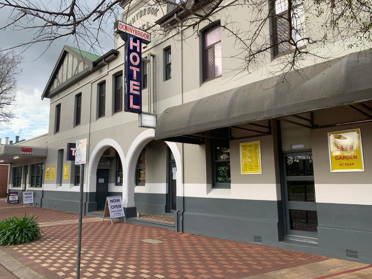 Donnybrook Hotel Wa Екстер'єр фото