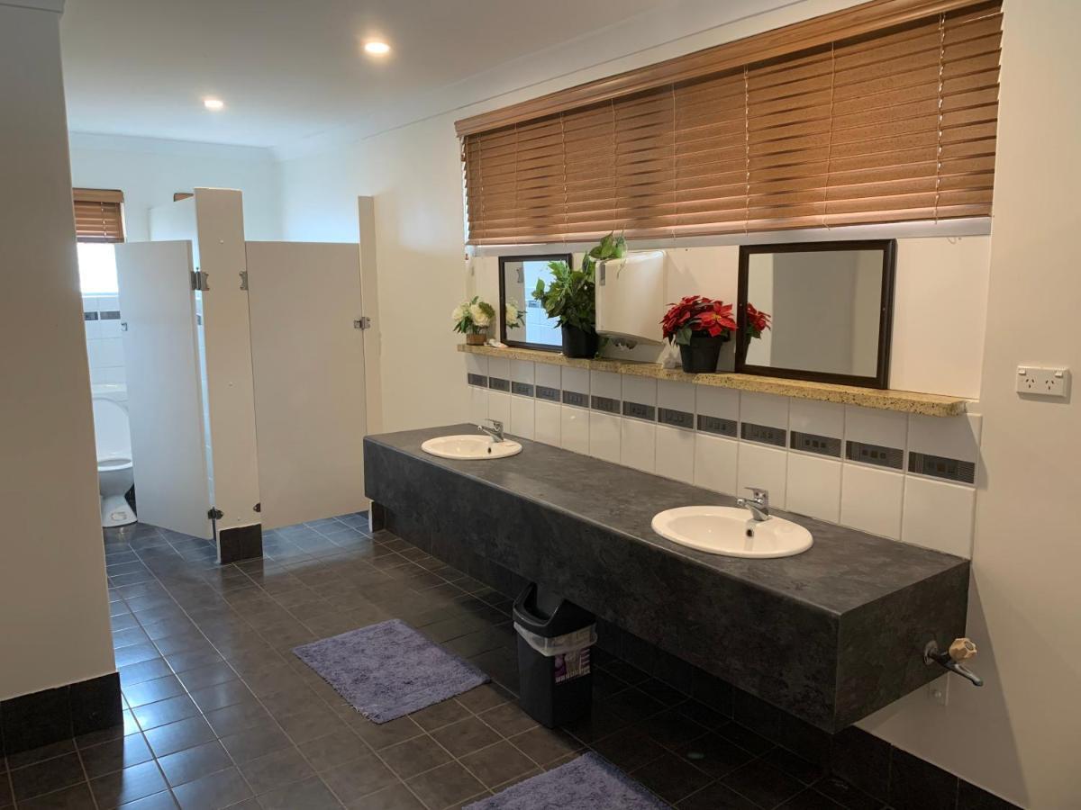 Donnybrook Hotel Wa Екстер'єр фото