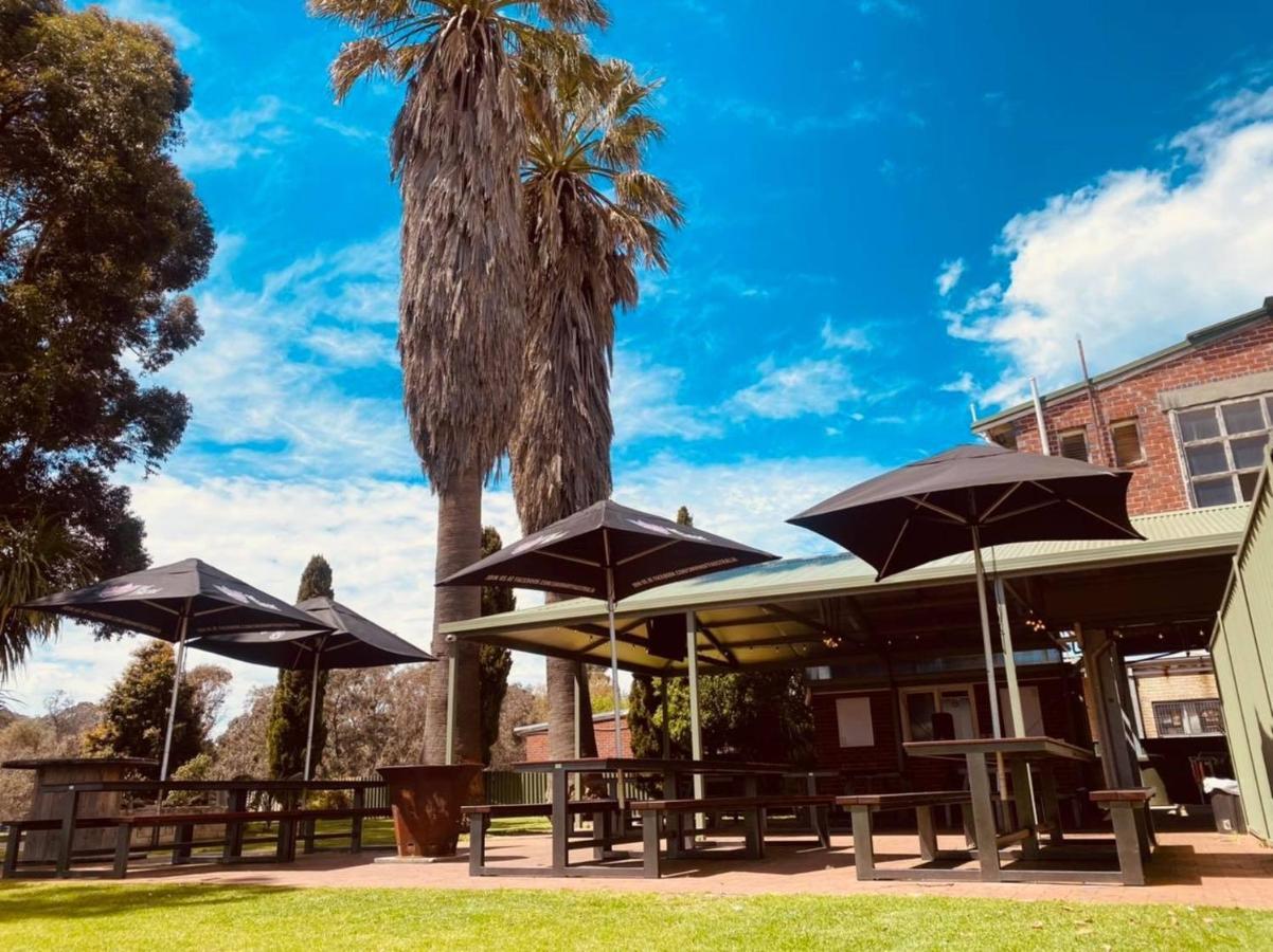 Donnybrook Hotel Wa Екстер'єр фото