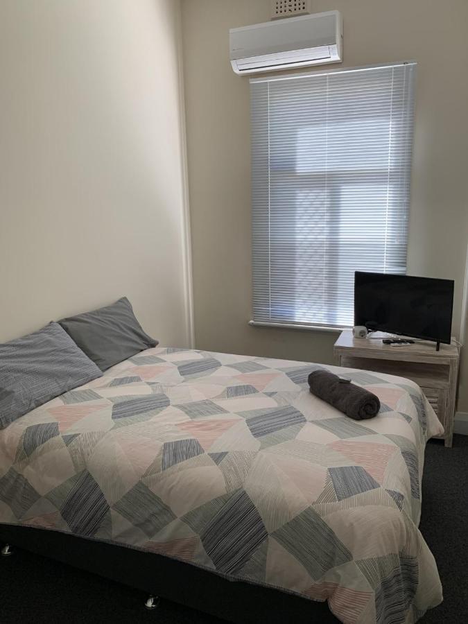 Donnybrook Hotel Wa Екстер'єр фото